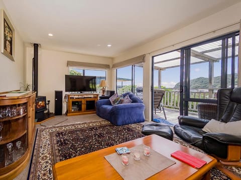 The Gardener's Beach House - Onemana Holiday Home House in Whangamatā