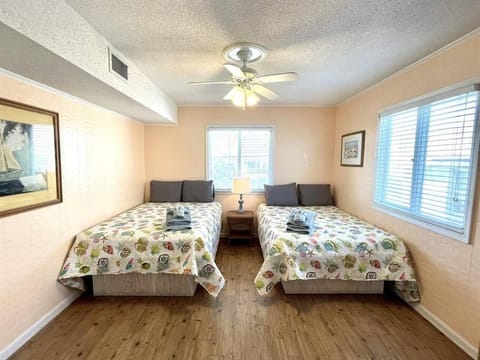 *OCEANFRONT HOUSE ON THE SAND*6 Kings*12br, 12ba*Private Hot Tub*SLEEP 36*PGP Condominio in North Myrtle Beach