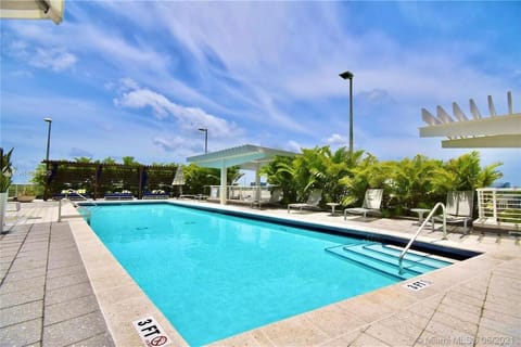 City Condo in Midtown Wynwood with pool and parking House in Miami