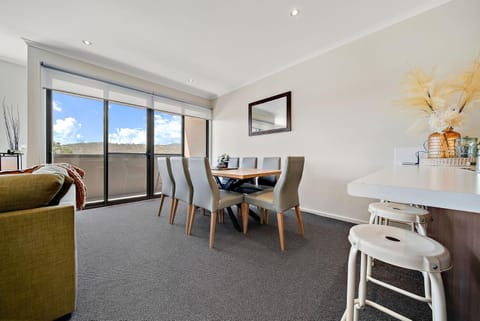 Jasper 4 - 3BR Apartment l Central Location l Lake Views l WiFi l Air-Con Apartment in East Jindabyne