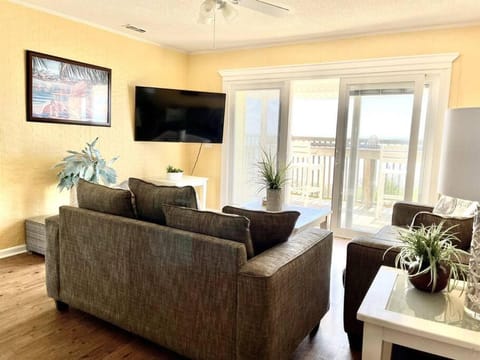 *OCEANFRONT HOUSE ON THE SAND*2 Kings*4br, 4ba*SLEEP 12*PGP3 Condominio in North Myrtle Beach