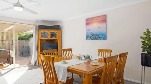 Sunny Daze House in Fingal Bay