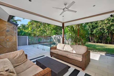 Aurelia 3 Bedroom Holiday Home Palm Cove House in Palm Cove
