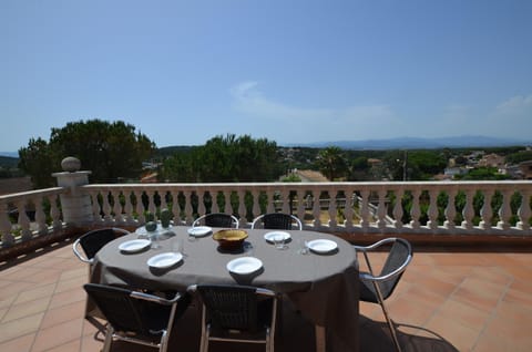 Villa Rosa 10 Personas Montbarbat Costa Brava House in Selva