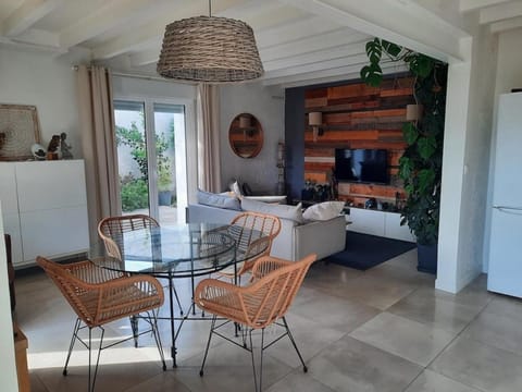 MAISON DE PLAIN PIED et STUDIO INDEPENDANT POUR 6 PERSONNES A 7MN DU GOLF ET PLAGE Villa in Seignosse