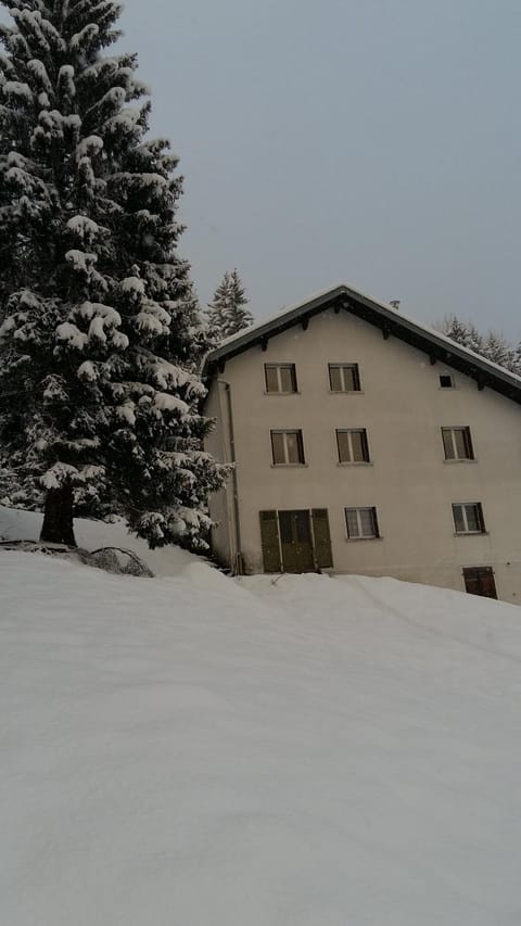 Gîte la fourmilière House in Jura