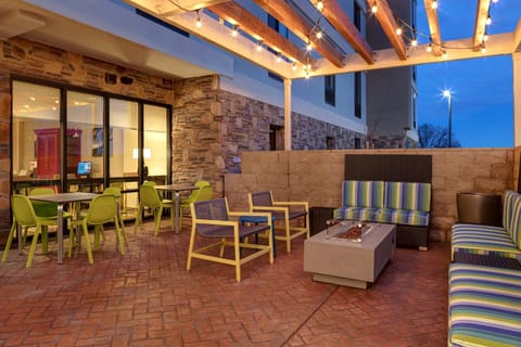 Home2 Suites By Hilton Redding Hotel in Redding