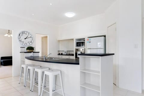 Avalon Beach Escape ~ Family Favourite with Wifi Casa in Wannanup