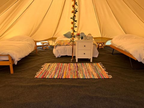 Strawberry Fields Glamping at Cottrell Family Farm Luxus-Zelt in Wokingham