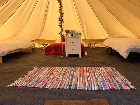 Strawberry Fields Glamping at Cottrell Family Farm Luxus-Zelt in Wokingham