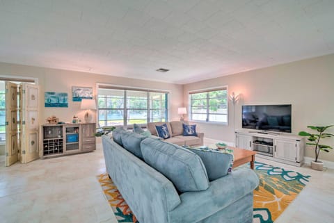 Riverview Homosassa Escape with Dock and Lanai! House in Homosassa
