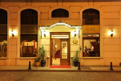 Property building, Facade/entrance, Night