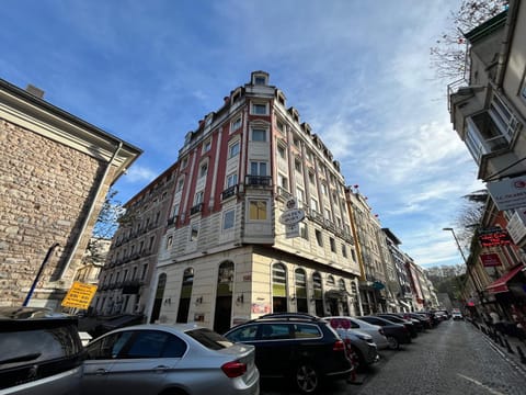 Property building, Street view, Quiet street view, Parking