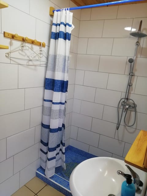 Shower, Bathroom, towels