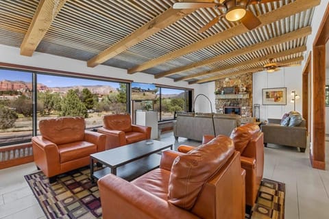 Mid-century Ranch Home in Sedona with Fantastic Red Rock Views House in Village of Oak Creek
