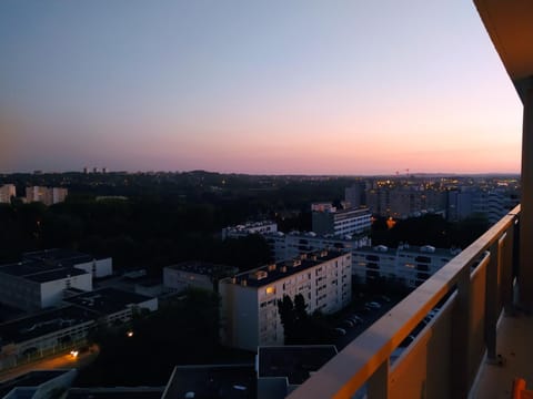 Appartement avec belle vue dégagée du 11e étage Apartment in Brest