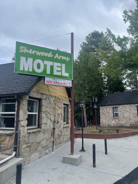 Sherwood Arms Motel Hotel in Running Springs