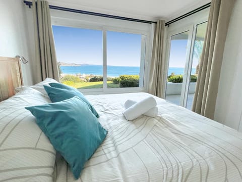 Bed, Photo of the whole room, Bedroom, Sea view