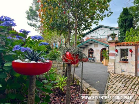 Property building, Spring, Day, Garden, Garden view