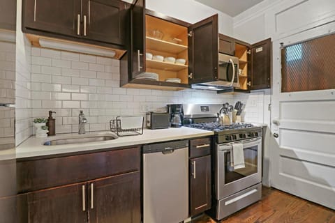 Warm Lovely 2BR Apt near Restaurants and Shops - Touhy 1S Condominio in Rogers Park