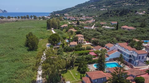 Property building, Day, Neighbourhood, Natural landscape, Bird's eye view, Mountain view, Pool view, Swimming pool