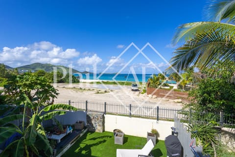 5 bed-rooms Front-Beach apartment at Orient Beach Appartamento in Saint Martin
