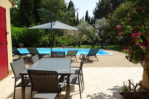 La Mésange Bleue - piscine privée House in L'Isle-sur-la-Sorgue