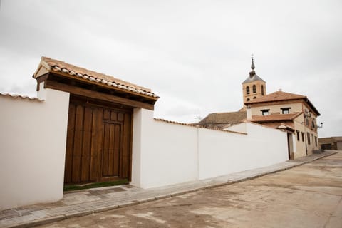 LA ANTIGUA TABERNA Country House in Community of Madrid