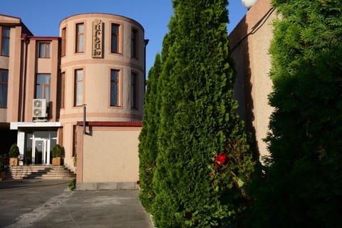 Property building, Garden view