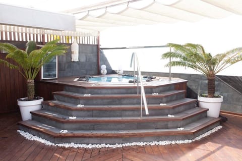 Hot Tub, Solarium, Balcony/Terrace