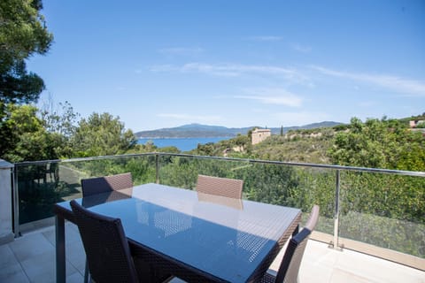 Day, Natural landscape, View (from property/room), Balcony/Terrace, Dining area, Mountain view, Sea view