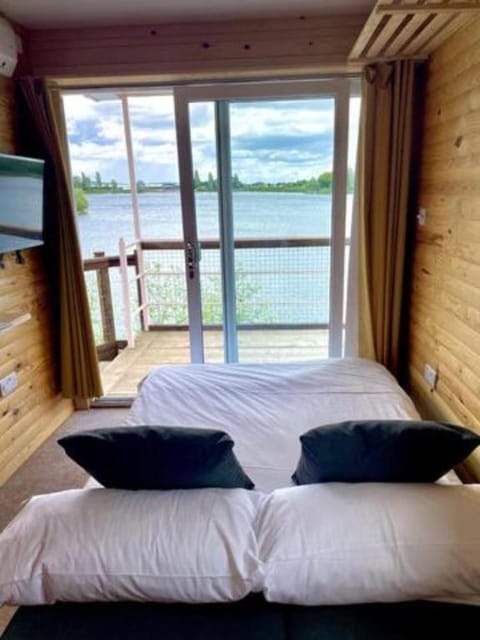 Lake View Lodge Pod Apartment in Chichester