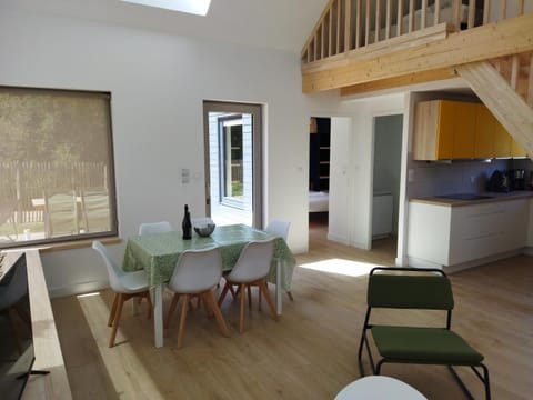 Dining area, kitchen