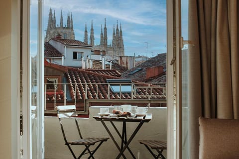 Nearby landmark, Balcony/Terrace, City view, Street view