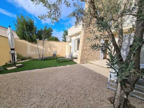 Patio, Garden, Dining area, sunbed