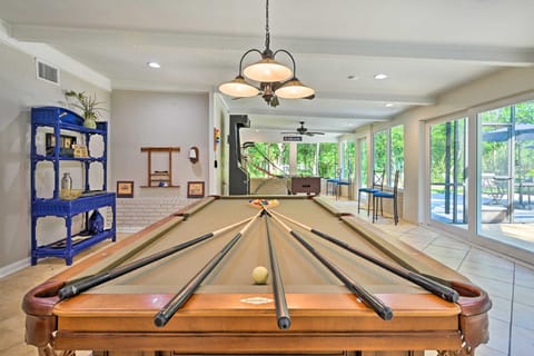 Huge Lutz Family Retreat with Game Room and Pool! Haus in Lutz