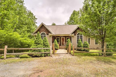 Blue Ridge Mountain Sanctuary with Pond and Views! House in Watauga