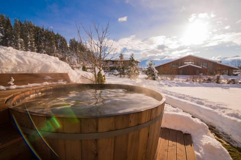 Garden, Hot Tub, Mountain view