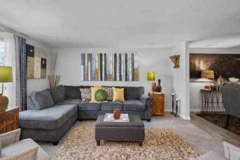 Stylish Haven 11 Minutes from the Richmond Airport Casa in Richmond
