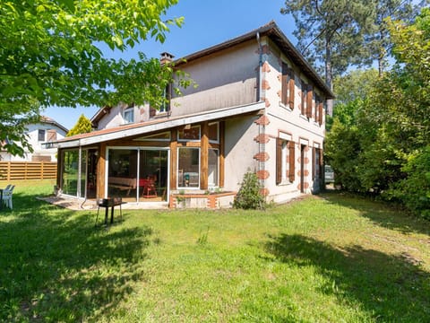 Maison familiale, 15 pers., jardin privé, proche centre et lac, à 25 min de l'océan - FR-1-319-472 House in Parentis-en-Born