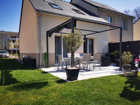 Patio, Garden view