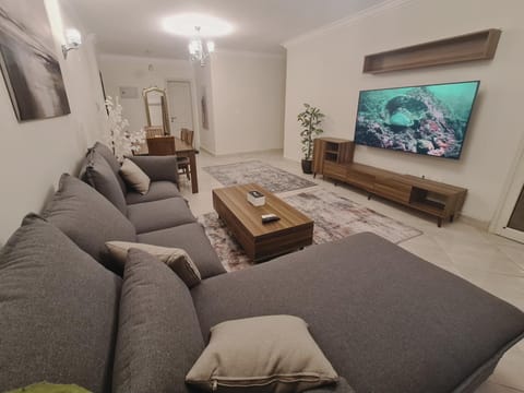 Communal lounge/ TV room, TV and multimedia, Living room, Seating area, Evening entertainment