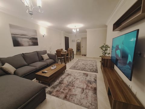 Communal lounge/ TV room, TV and multimedia, Living room, Seating area, Evening entertainment