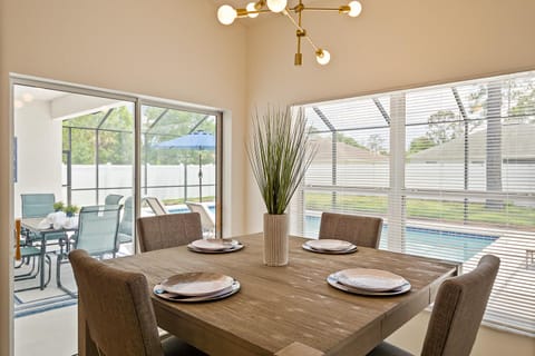 WHISPERING PALM Newly renovated cozy fenced in pool home - sleeps 8 House in Palm Coast