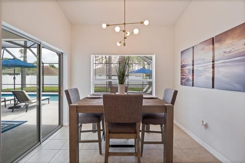 WHISPERING PALM Newly renovated cozy fenced in pool home - sleeps 8 House in Palm Coast