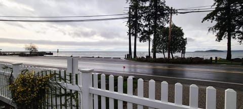 The White House Chalet in Sechelt