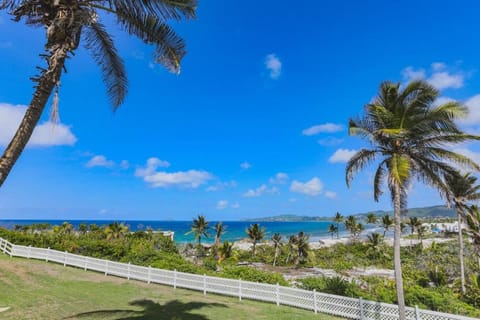 Dramatic views from this specious 1bd/1bth Condominio in St. Croix