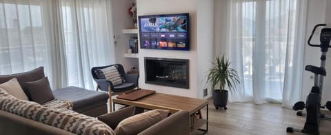 TV and multimedia, Living room, Seating area