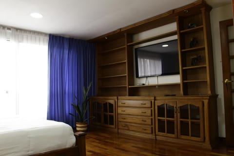 Bed, Photo of the whole room, wardrobe