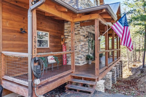 The Hidden Owl Mountain Lodge cabin House in Sevier County